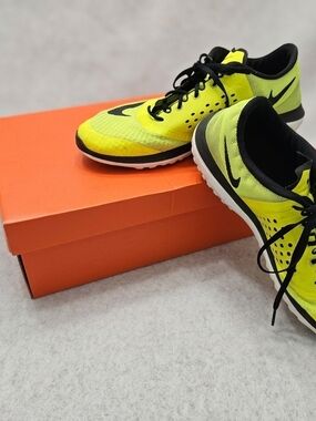 Nike FS Lite Run 2 - Volt Yellow & Black - Lightweight Running Shoes